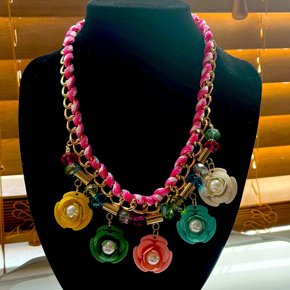 Absolutely Gorgeous Statement Necklace Set! - image 1